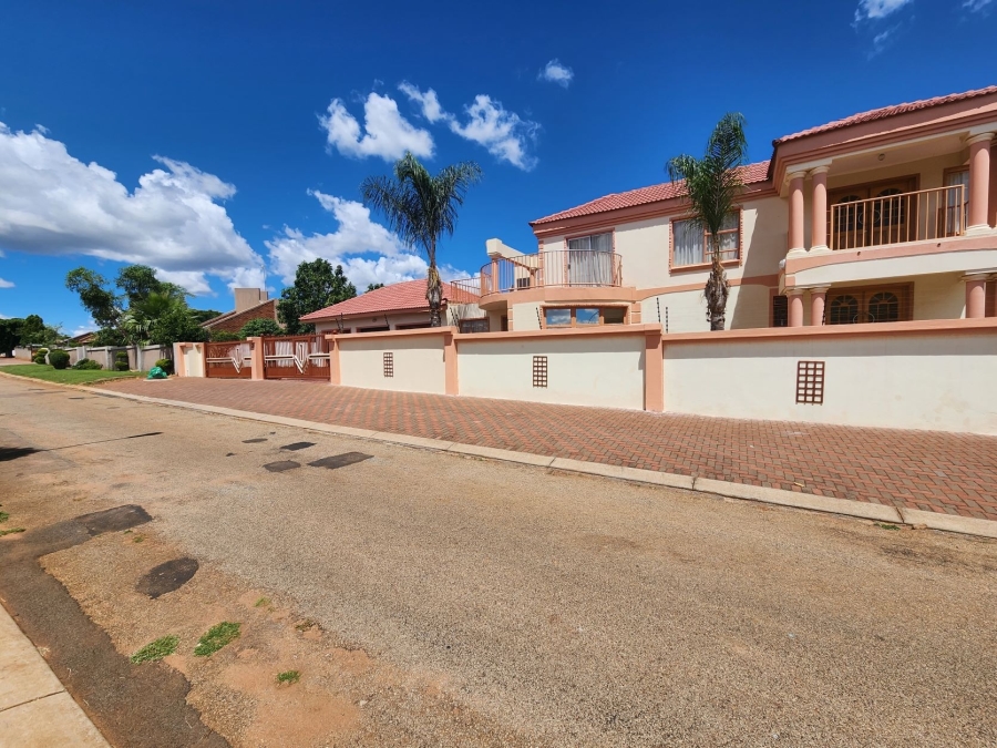 6 Bedroom Property for Sale in Flora Park Northern Cape